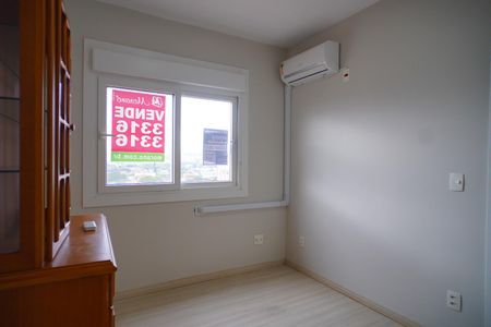 Quarto 2 de apartamento para alugar com 2 quartos, 69m² em Santo Antônio, Porto Alegre