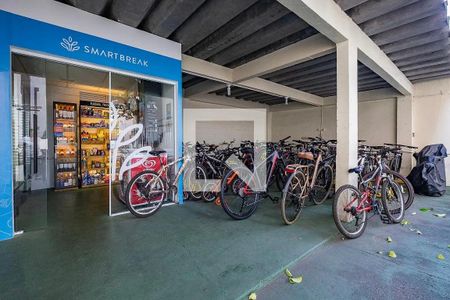 Área comum - Mercadinho e Bicicletario de apartamento à venda com 2 quartos, 70m² em Pinheiros, São Paulo