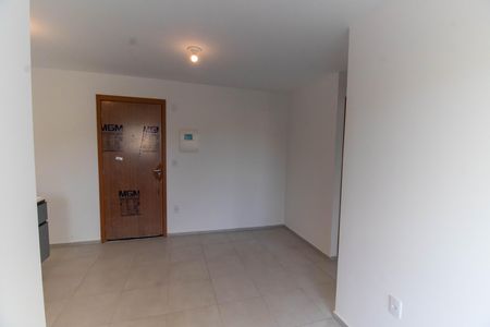 Sala de apartamento para alugar com 2 quartos, 47m² em Rio do Ouro, São Gonçalo
