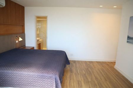 QUARTO 1 de apartamento para alugar com 3 quartos, 110m² em Barra da Tijuca, Rio de Janeiro