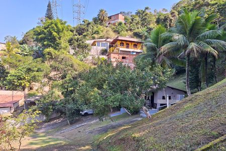 Casa à venda com 3780m², 2 quartos e 1 vaga Casa à venda com 3780m², 2 quartos e 1 vagaQuintal