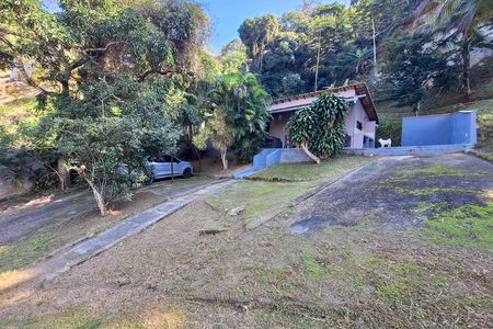 Casa à venda com 3780m², 2 quartos e 1 vaga Casa à venda com 3780m², 2 quartos e 1 vagaQuintal