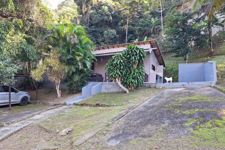 Casa à venda com 3780m², 2 quartos e 1 vaga Casa à venda com 3780m², 2 quartos e 1 vagaQuintal