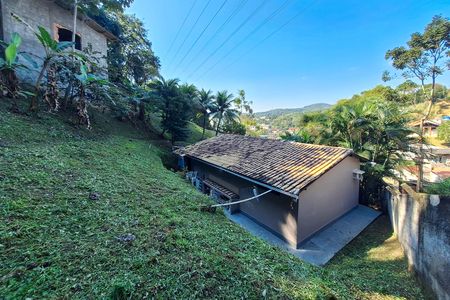 Casa à venda com 3780m², 2 quartos e 1 vaga Casa à venda com 3780m², 2 quartos e 1 vagaQuintal