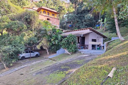 Casa à venda com 3780m², 2 quartos e 1 vaga Casa à venda com 3780m², 2 quartos e 1 vagaQuintal