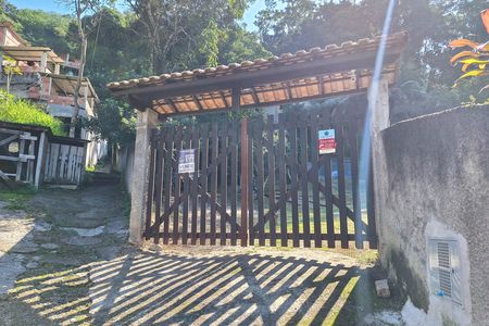 Casa à venda com 3780m², 2 quartos e 1 vaga Casa à venda com 3780m², 2 quartos e 1 vagaFachada