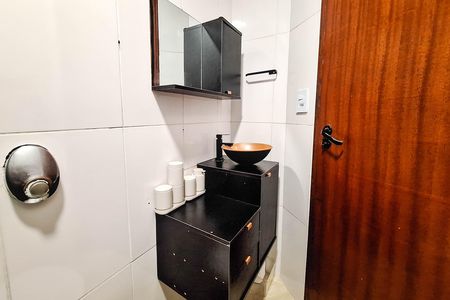 Casa à venda com 3780m², 2 quartos e 1 vaga Casa à venda com 3780m², 2 quartos e 1 vagaBanheiro