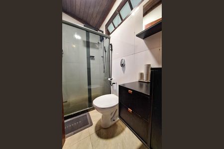 Banheiro de casa à venda com 2 quartos, 3780m² em Maria Paula, Niterói