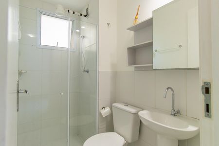 Banheiro de apartamento para alugar com 2 quartos, 48m² em Chácara Granja Velha, Cotia