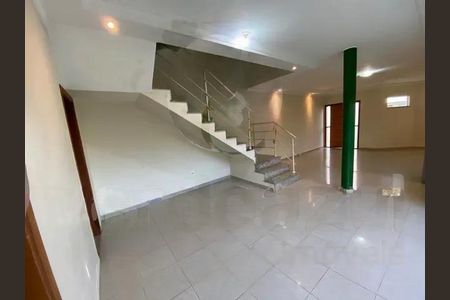 Casa de condomínio para alugar com 290m², 6 quartos e 2 vagas