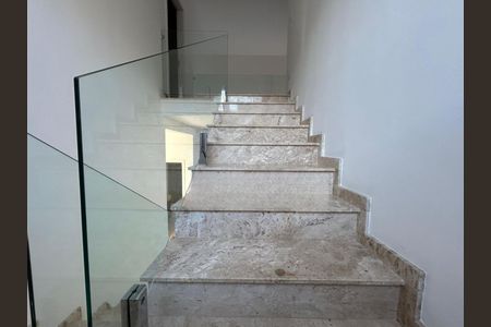 Casa de condomínio para alugar com 278m², 3 quartos e 4 vagas