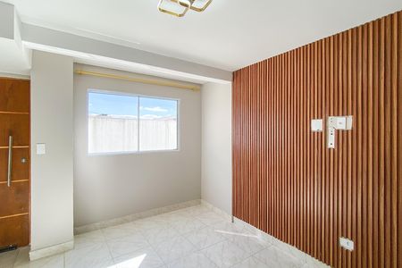 Sala de casa de condomínio para alugar com 2 quartos, 70m² em Vila Ré, São Paulo