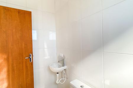 Casa de condomínio para alugar com 70m², 2 quartos e 1 vaga Casa de condomínio para alugar com 70m², 2 quartos e 1 vagaBanheiro da Suíte 1