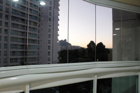 Apartamento para alugar com 81m², 2 quartos e 1 vaga