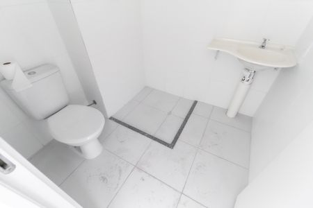 Banheiro de apartamento para alugar com 1 quarto, 26m² em Jardim Helena, São Paulo