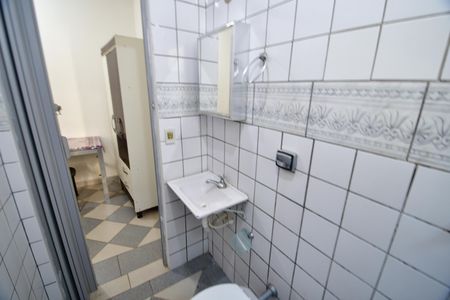 Banheiro de kitnet/studio para alugar com 1 quarto, 19m² em Cidade Universitária, Campinas