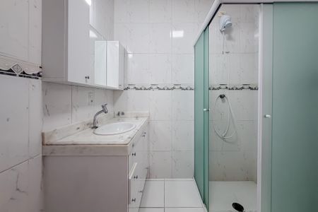 Apartamento à venda com 81m², 2 quartos e 1 vaga Apartamento à venda com 81m², 2 quartos e 1 vagaBanheiro Social