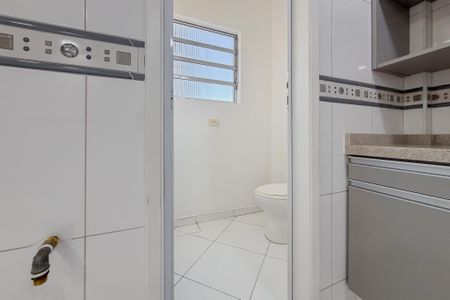 Apartamento à venda com 81m², 2 quartos e 1 vaga Apartamento à venda com 81m², 2 quartos e 1 vagaBanheiro de Serviço