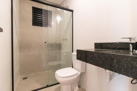 Banheiro de kitnet/studio à venda com 1 quarto, 31m² em Capão Raso, Curitiba