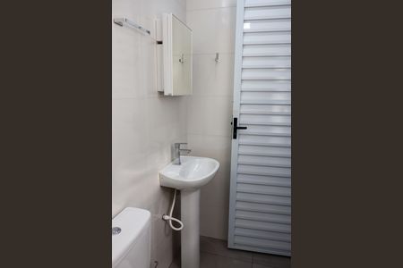 Casa para alugar com 45m², 1 quarto e sem vaga Casa para alugar com 45m², 1 quarto e sem vagaBanheiro