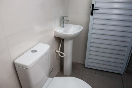 Banheiro de casa para alugar com 1 quarto, 45m² em Jardim Ype, Osasco