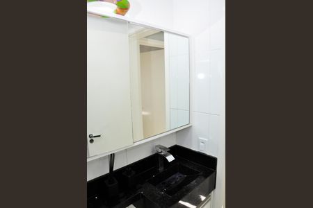Apartamento à venda com 46m², 2 quartos e 1 vaga Apartamento à venda com 46m², 2 quartos e 1 vagaDetalhe - Banheiro Social