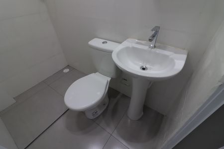 Banheiro de casa para alugar com 1 quarto, 49m² em Jardim Ype, Osasco