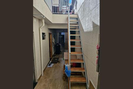 Casa à venda com 200m², 5 quartos e 2 vagasEscada