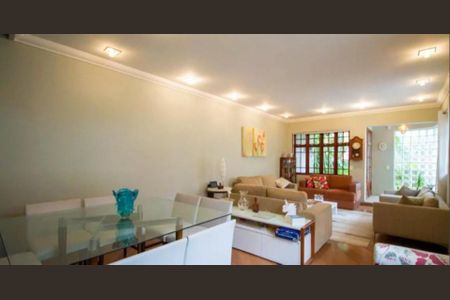 Casa à venda com 4 quartos, 286m² em Vila Deodoro, São Paulo