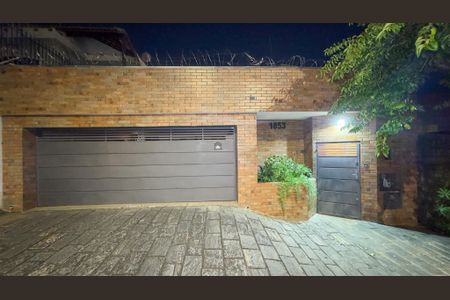 Fachada de casa à venda com 2 quartos, 500m² em Brooklin, São Paulo