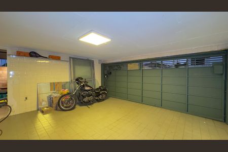 Garagem de casa à venda com 2 quartos, 500m² em Brooklin, São Paulo