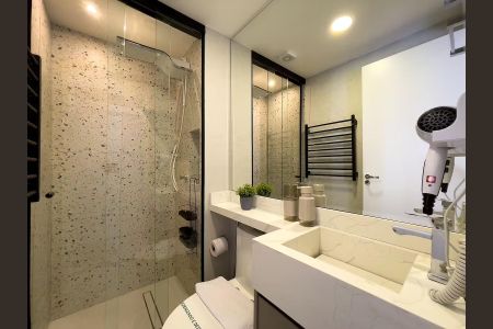 Banheiro de apartamento para alugar com 2 quartos, 40m² em Cidade Jardim, São Paulo