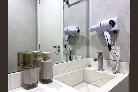 Banheiro de apartamento para alugar com 2 quartos, 40m² em Cidade Jardim, São Paulo