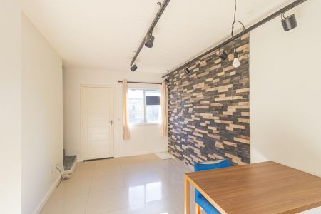 Sala de casa de condomínio para alugar com 2 quartos, 100m² em Igara, Canoas