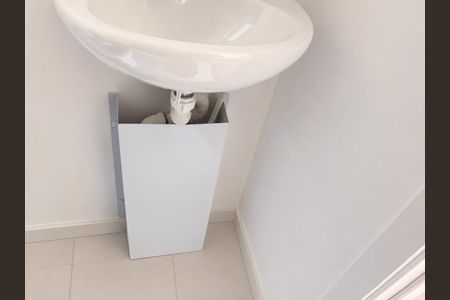 Banheiro de kitnet/studio para alugar com 1 quarto, 21m² em Bela Vista, São Paulo