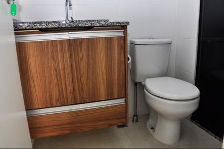 Apartamento à venda com 47m², 2 quartos e 1 vaga Apartamento à venda com 47m², 2 quartos e 1 vagaDetalhe - Banheiro Social