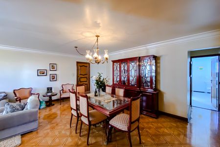 Apartamento à venda com 180m², 3 quartos e sem vaga Apartamento à venda com 180m², 3 quartos e sem vagaSala