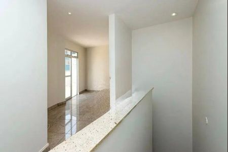 Corredor de apartamento para alugar com 3 quartos, 136m² em Cruzeiro, Belo Horizonte