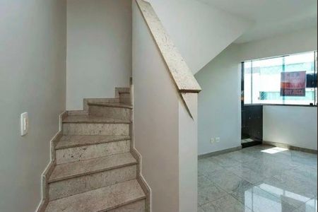 Corredor de apartamento para alugar com 3 quartos, 136m² em Cruzeiro, Belo Horizonte