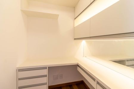 Apartamento à venda com 163m², 3 quartos e 3 vagasEscritório