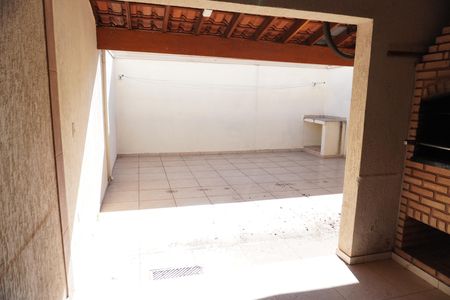 Casa para alugar com 143m², 3 quartos e sem vagaQuintal