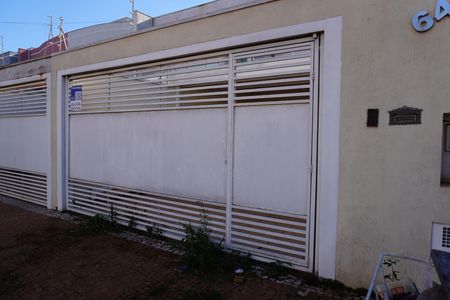 Casa para alugar com 143m², 3 quartos e sem vagaFachada com plaquinha kjfk - 269