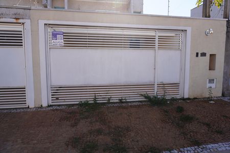 Casa para alugar com 143m², 3 quartos e sem vagaFachada com plaquinha kjfk - 269