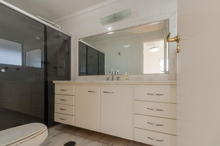 Apartamento para alugar com 140m², 3 quartos e 2 vagas Apartamento para alugar com 140m², 3 quartos e 2 vagasBanheiro da Suíte