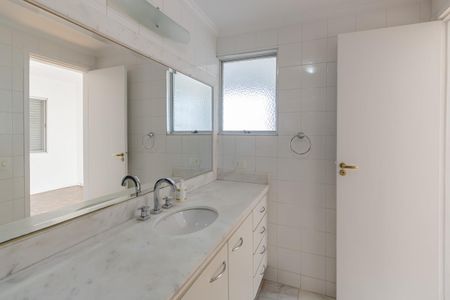 Apartamento para alugar com 140m², 3 quartos e 2 vagas Apartamento para alugar com 140m², 3 quartos e 2 vagasBanheiro da Suíte