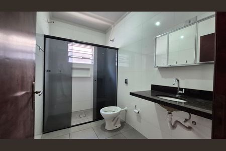 Casa para alugar com 217m², 3 quartos e 4 vagasBanheiro