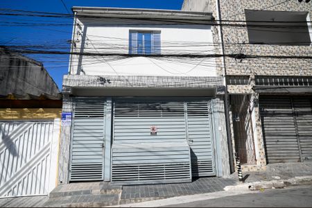 Fachada de casa para alugar com 1 quarto, 35m² em Parque Bristol, São Paulo
