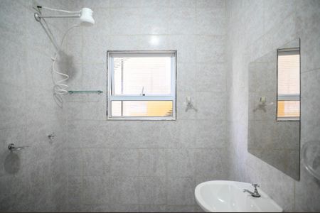 Banheiro de casa para alugar com 1 quarto, 35m² em Parque Bristol, São Paulo