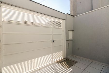 Garagem de casa à venda com 3 quartos, 120m² em Vila Carrão, São Paulo