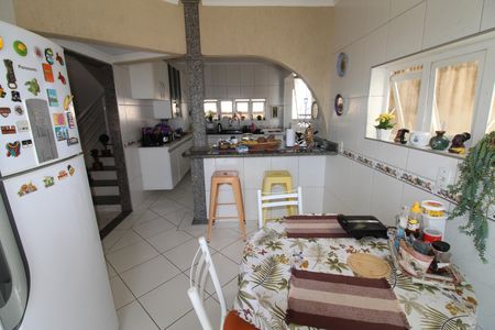 Casa para alugar com 200m², 3 quartos e 2 vagasCozinha